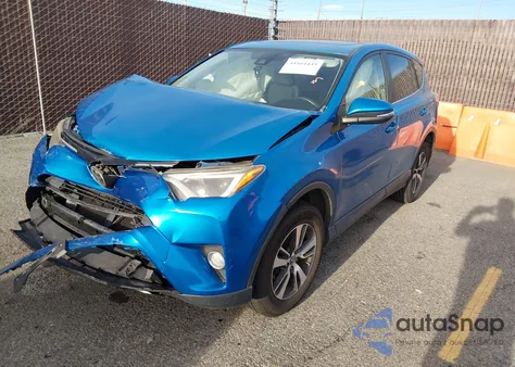 2017 Toyota Rav4 Xle z USA, uszkodzony, nr VIN JTMWFREVXHD106574